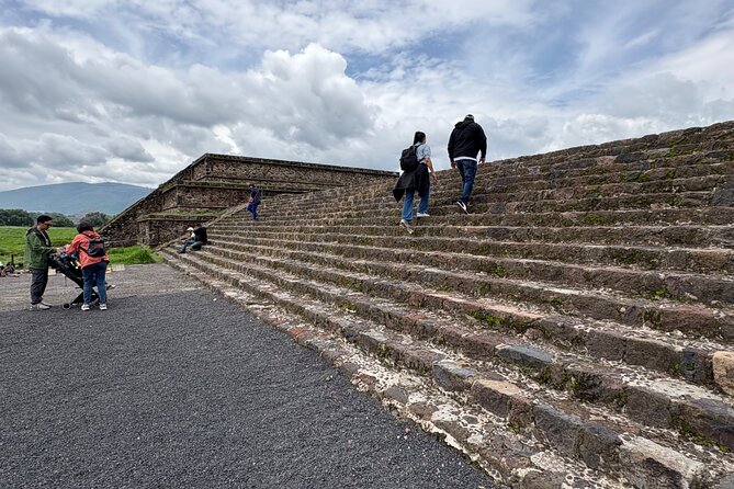 Teotihuacan Pyramids VIP Tour without Commercial Stops - Your Guide Experience: When Names Matter (Ernesto, Rodolfo, Miguel, Ilse…)