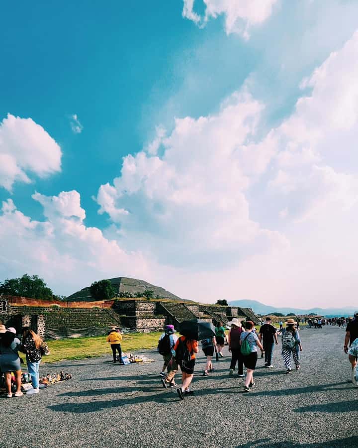 Teotihuacan VIP: Tour of the pyramids and Basilica of Guadalupe, tourist areas - Teotihuacan and Basilica of Guadalupe in one smooth day