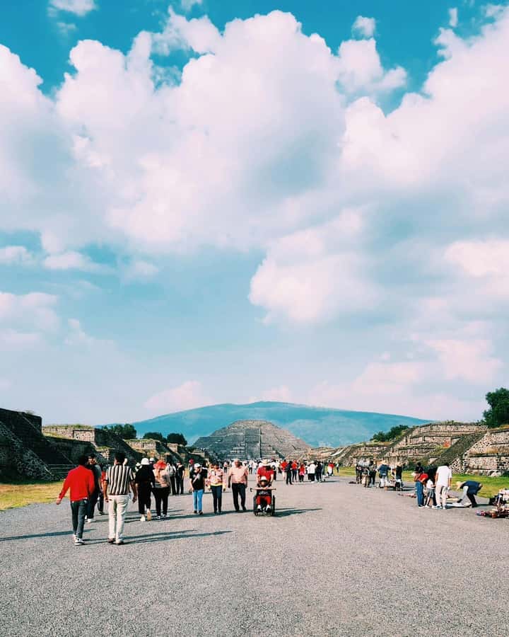 Teotihuacan VIP: Tour of the pyramids and Basilica of Guadalupe, tourist areas - Casa de las Culturas, viewpoints, and visitor-center time