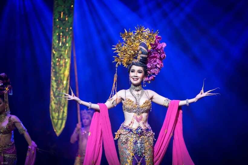 Thailand: Alcazar Cabaret Show VIP Ticket - Food and drinks: plan for water, not a full meal