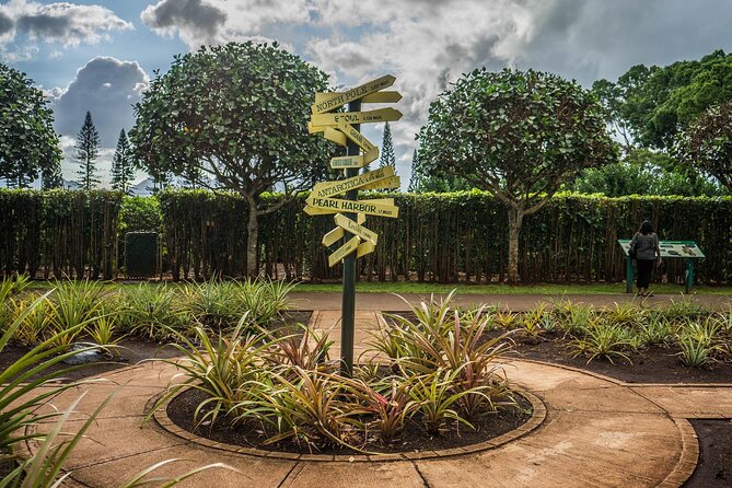 "The Dole Plantation" & "North Shore" Private Limousine VIP Tour! - Haleiwa and the shrimp trucks: where the North Shore mood hits