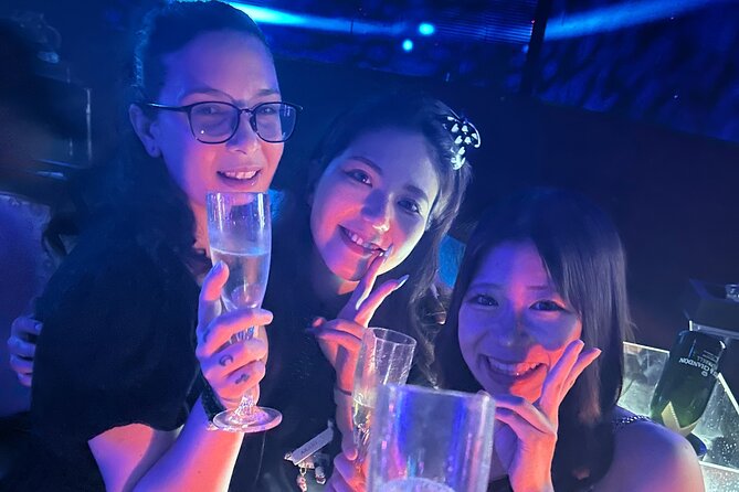 Tokyo VIP private nightlife tour with a local insider - First stop: izakaya or cocktail bar, and why that’s smart