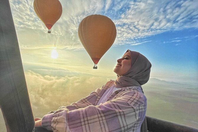 Top vip one hour private flight royal breakfast on board - The balloon flight itself: 360° views and that quiet, hovering vibe