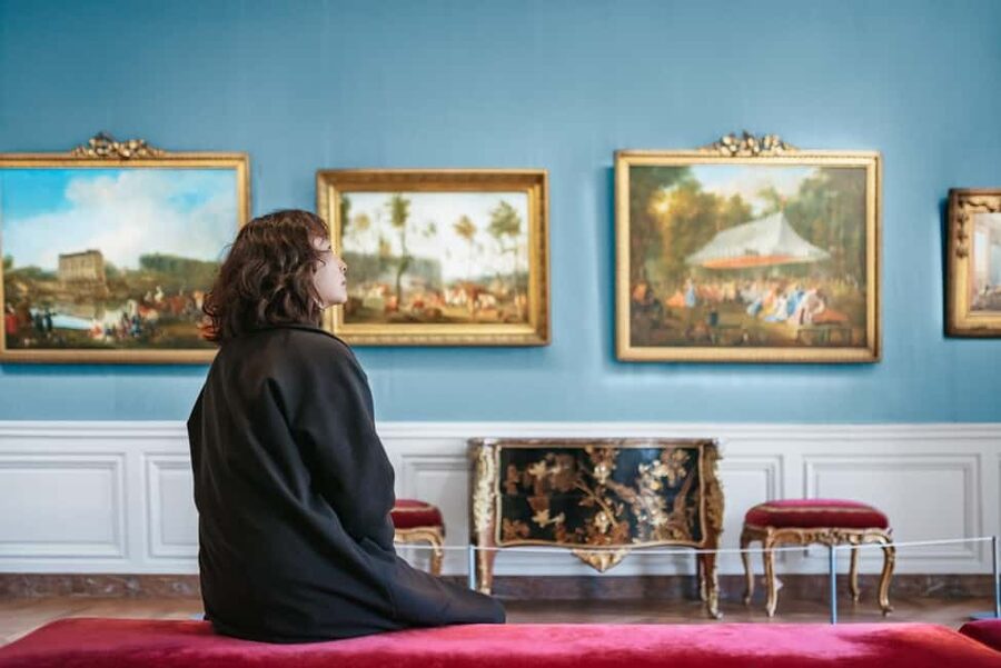Versailles: Entry ticket & Private Apartments VIP Tour - Entering Versailles with Priority, Without the Gate Chaos