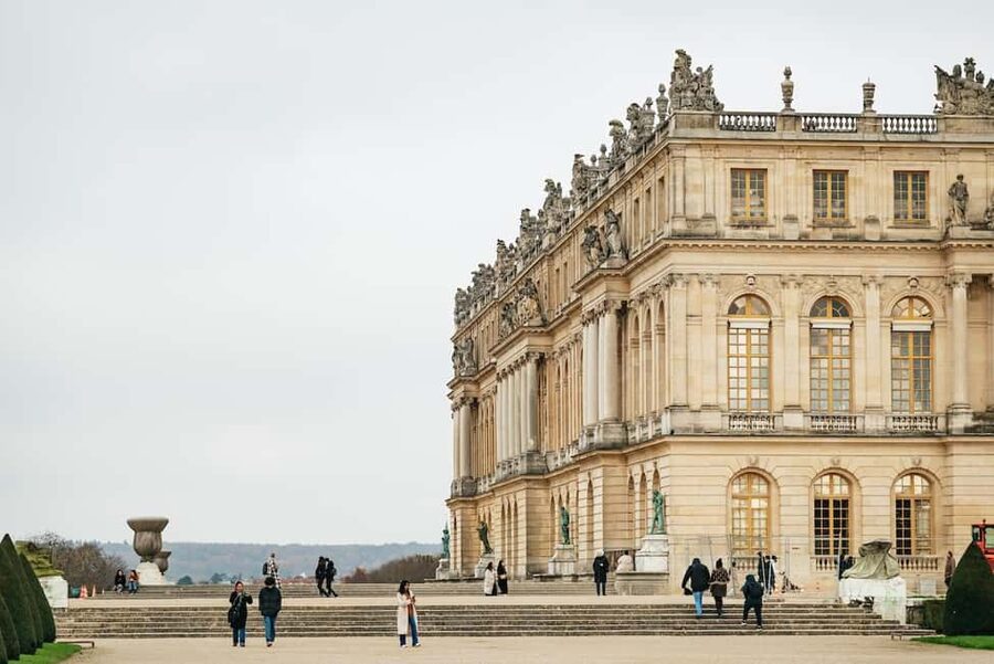 Versailles: Entry ticket & Private Apartments VIP Tour - What This Tour Includes (and What It Doesn’t)