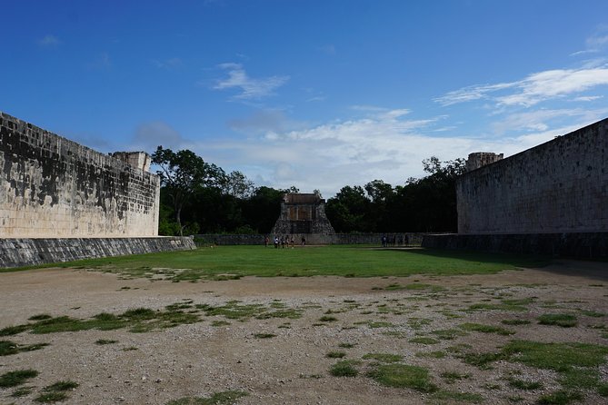 VIP Chichen Itza Private Tour - Luxury Car - Cenote San Lorenzo Oxman: rope jump or stairs, your call