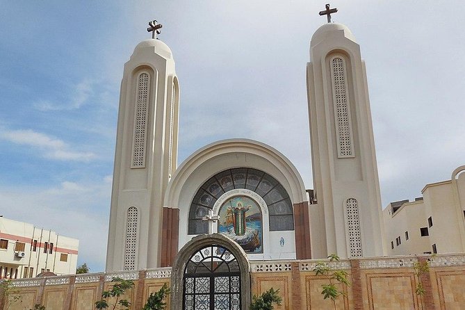 VIP City Tour and Sea Food With Guide And Transfer - Hurghada - Grand El Mina Mosque: A First Stop With Culture and Free Entry