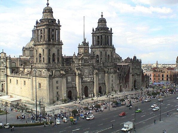 VIP City Tour In Mexico City Driver and Guide Included. - Key things that make this tour work