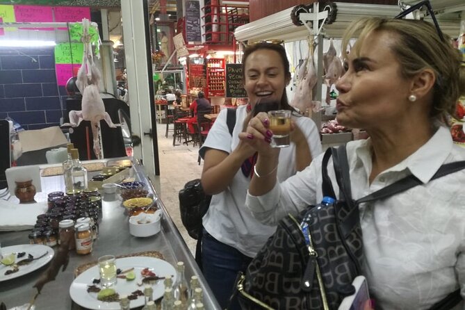 VIP City Tour In Mexico City Driver and Guide Included. - La Ciudadela craft market: souvenirs with a time limit (and a plan)