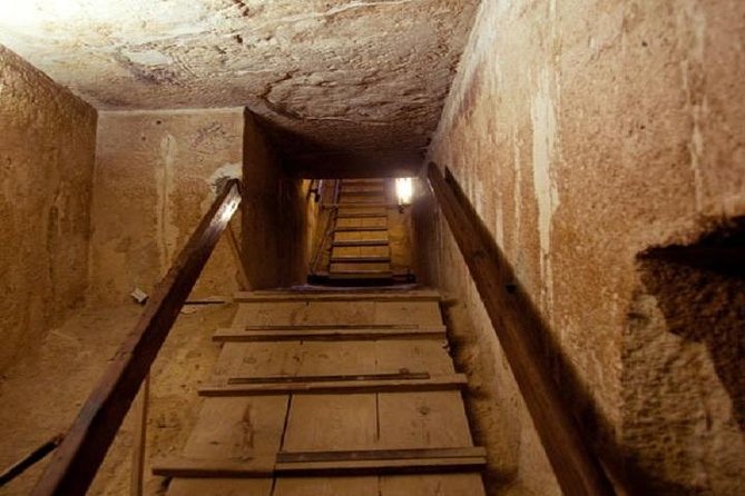 VIP Day Tour inside Giza Pyramids - Entering the Great Pyramid: how the one-hour visit usually feels