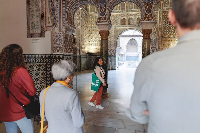VIP Guided Seville Alcazar Pre-Opening, Cathedral & Old Town - The mid-tour break: 20 minutes to reset (and grab something)