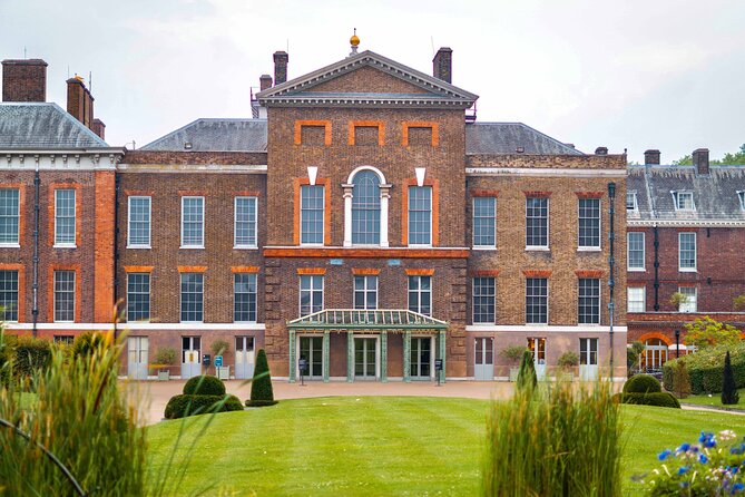 VIP Kensington Palace Gardens Tour & Royal Tea Crown Experience - Meeting Point at Hilton London Hyde Park: Simple Start, Easy Orientation