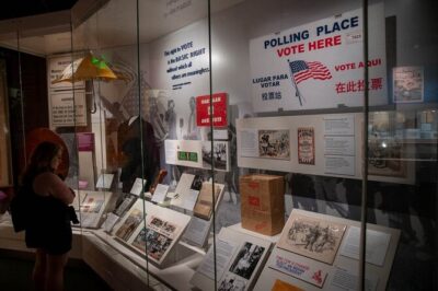 VIP National Archives Skip-The-Line Guided Tour 6 ppl Max - Inside the museum: how the guide changes what you notice