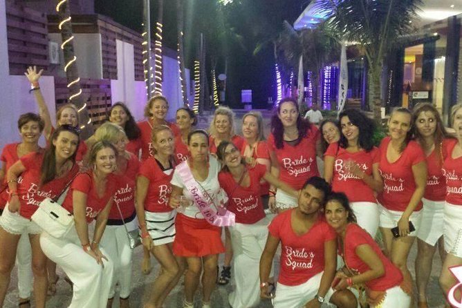 VIP Nightclub Tour in Playa del Carmen - The 9:00 pm meeting point and why it matters for nightlife