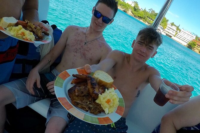 VIP Party Boat & Snorkeling - The animation crew and onboard music: fun, with one trade-off