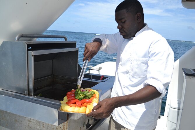 VIP Premium Yacht -Party Boat-Brunch - Unlimited Open Bar: The Real Party Engine