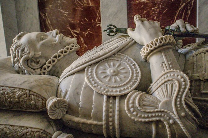 VIP PRIVATE: EL Escorial Monastery & Palace complete experience - Royal Pantheon and crypts: the monarchy’s long shadow