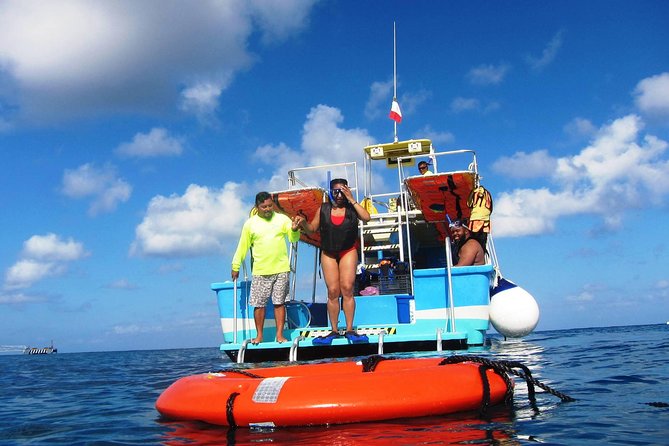 VIP Private Glass Bottom Boat and Snorkeling, 3 Reefs in Cozumel - Safety and comfort: how the crew keeps things controlled