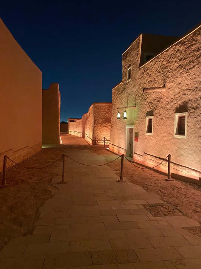 VIP Private Riyadh Experience with Saudi Meal & Pickup - Guide style: English and Arabic, plus flexibility