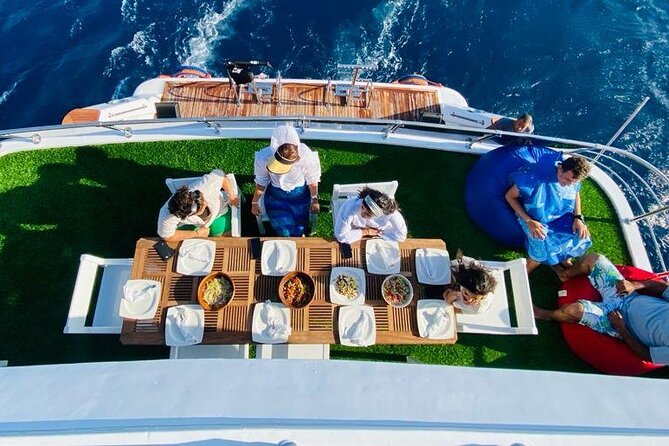 VIP Ras Mohamed and White Island boat trip - Calm-water switch: looking for White Island sand bank time