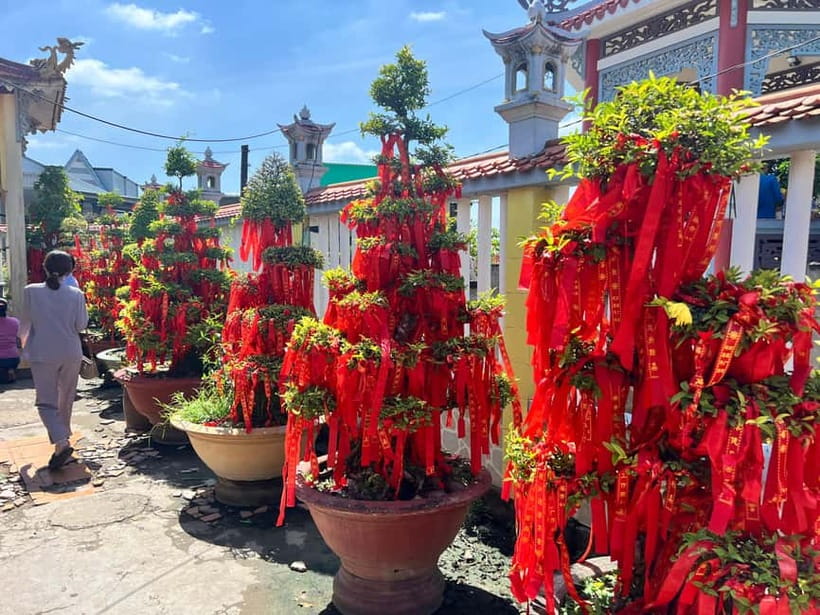 VIP Tour Authentic Mekong Delta & Local pagoda by SpeedBoat - Hung Long Pagoda and the local market stop