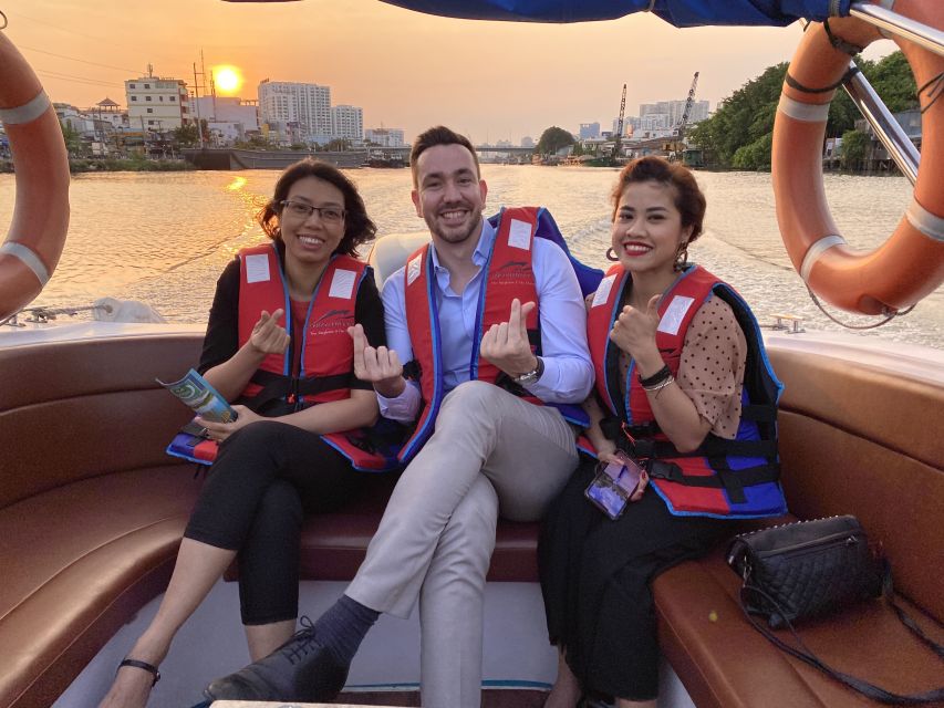 VIP Tour Enjoy Romantic Sunset by Speed Boat Free Cocktail - Why This VIP Romantic Sunset Speedboat Works So Well for Couples
