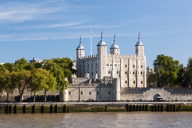 VIP Tower of London and Crown Jewels Tour with Private Beefeater Meet & Greet - How to prepare: shoes, weather, and a smart morning strategy