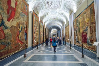 VIP Vatican, Sistine Chapel & St. Peter's Basilica Guided Tour - Sistine Chapel in 15 minutes: what to notice when time is short