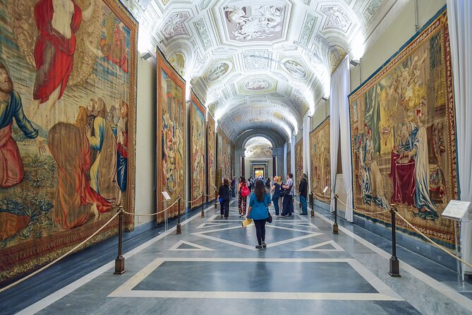 VIP Vatican, Sistine Chapel & St. Peter's Basilica Guided Tour - Sistine Chapel in 15 minutes: what to notice when time is short
