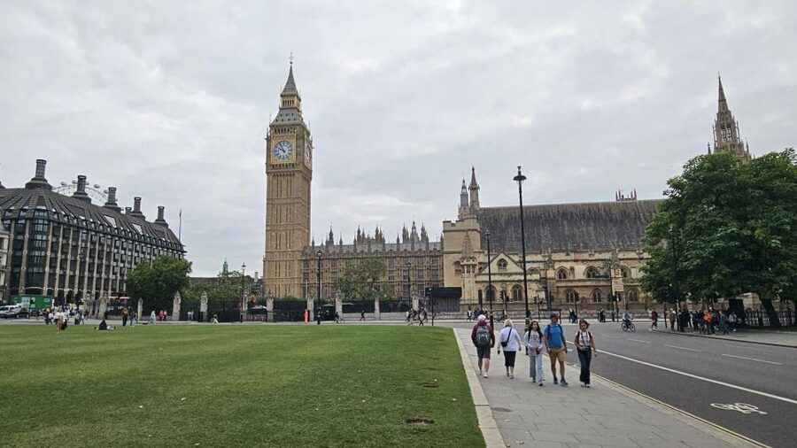 VIP Westminster Abbey & Upper Gallery and Buckingham Palace - Westminster Abbey interior: the best hour is guided, not rushed