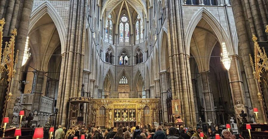 VIP Westminster Abbey & Upper Gallery and Buckingham Palace - Cloisters first: where the tour slows down and the details matter