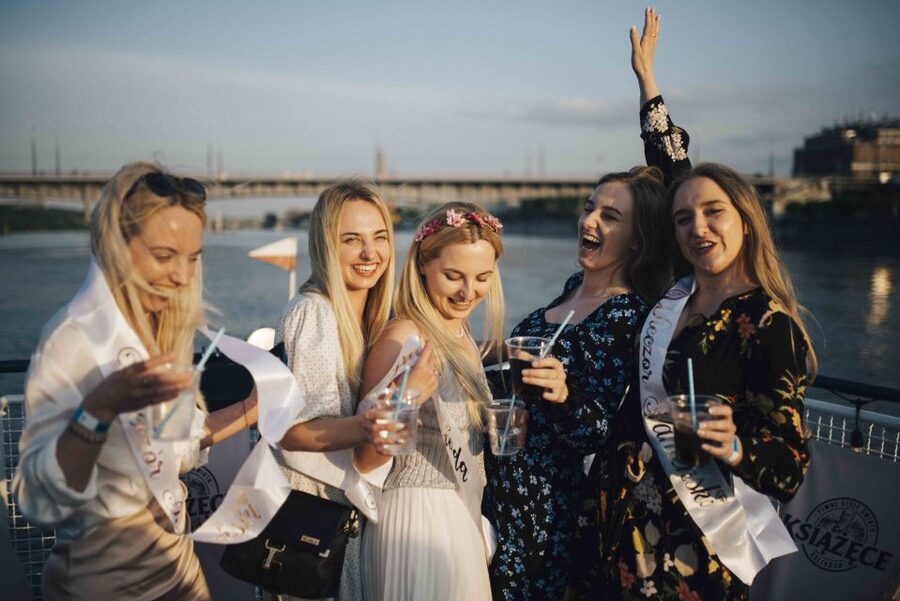 Warsaw: Boat Party with Unlimited Drinks &VIP Club Entrance - The Open Bar: What’s Included and How to Use It Smartly