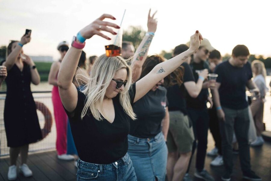 Warsaw: Boat Party with Unlimited Drinks &VIP Club Entrance - The Timing: Cruise First, Then the Pub Crawl