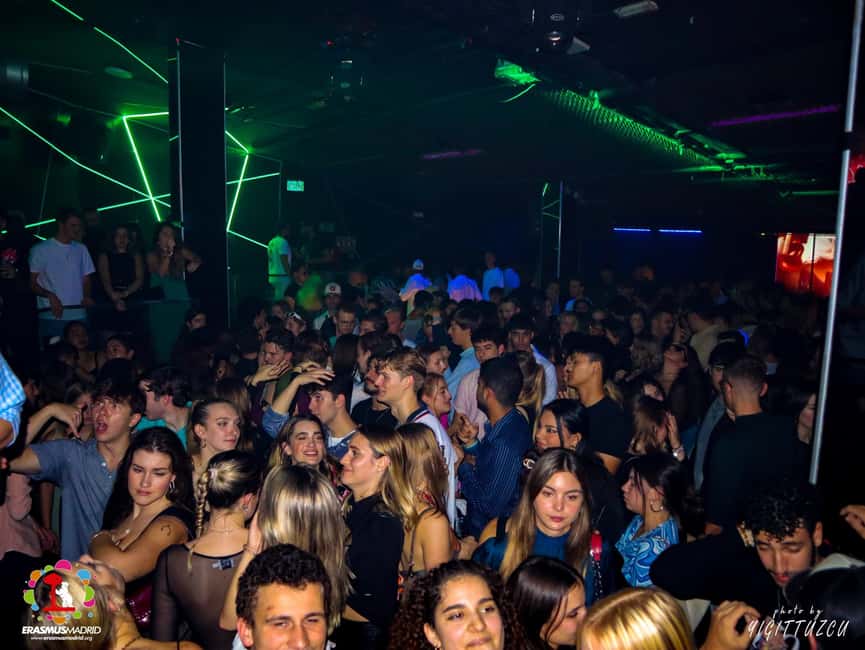 Wild Night Pub Crawl: Free Shots, Games & VIP Club Entry! - Price and value: why this can feel like a cheat code