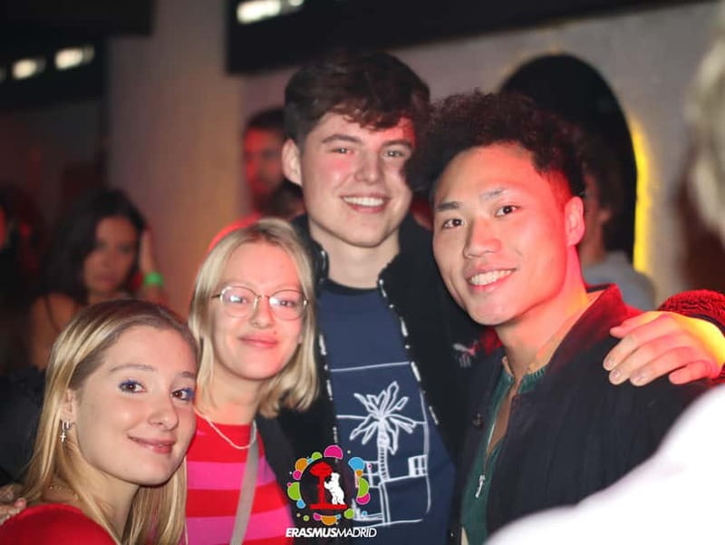 Wild Night Pub Crawl: Free Shots, Games & VIP Club Entry! - Club nights in Madrid: VIP entry and what it really means