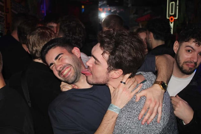 Wild Night Pub Crawl: Free Shots, Games & VIP Club Entry! - Who this pub crawl suits best (and who should skip it)